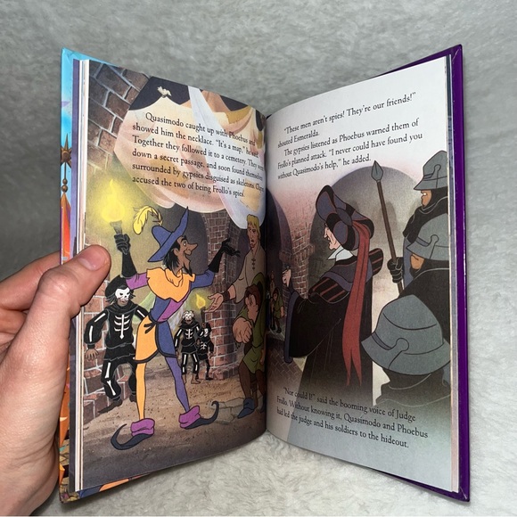 Disney 1996 The Hunchback of Notre Dame hardback book - Picture 10 of 11